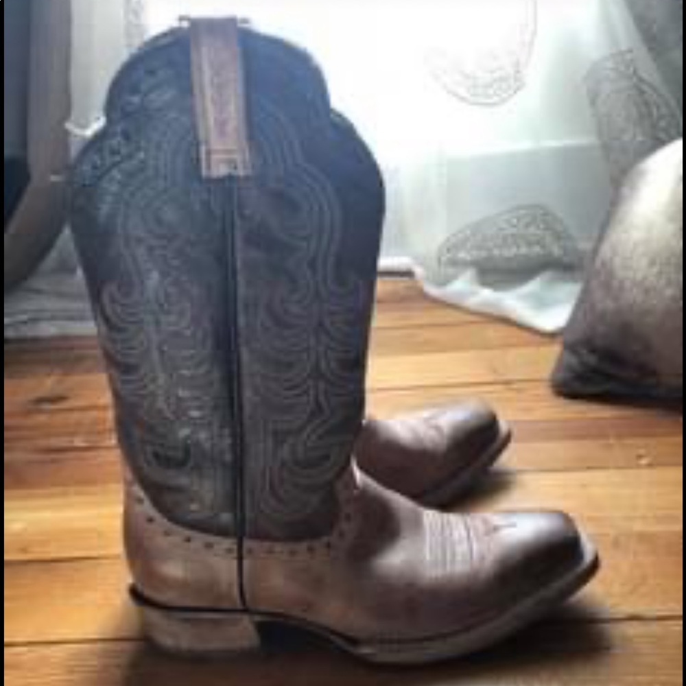 Women’s ariat boot